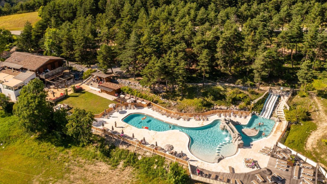 Camping Rcn Les Collines De Castellane Exterior foto