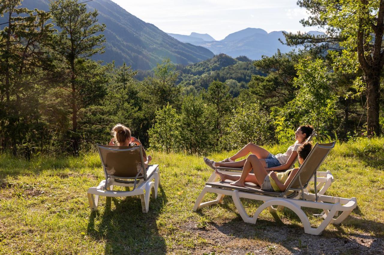 Camping Rcn Les Collines De Castellane Exterior foto