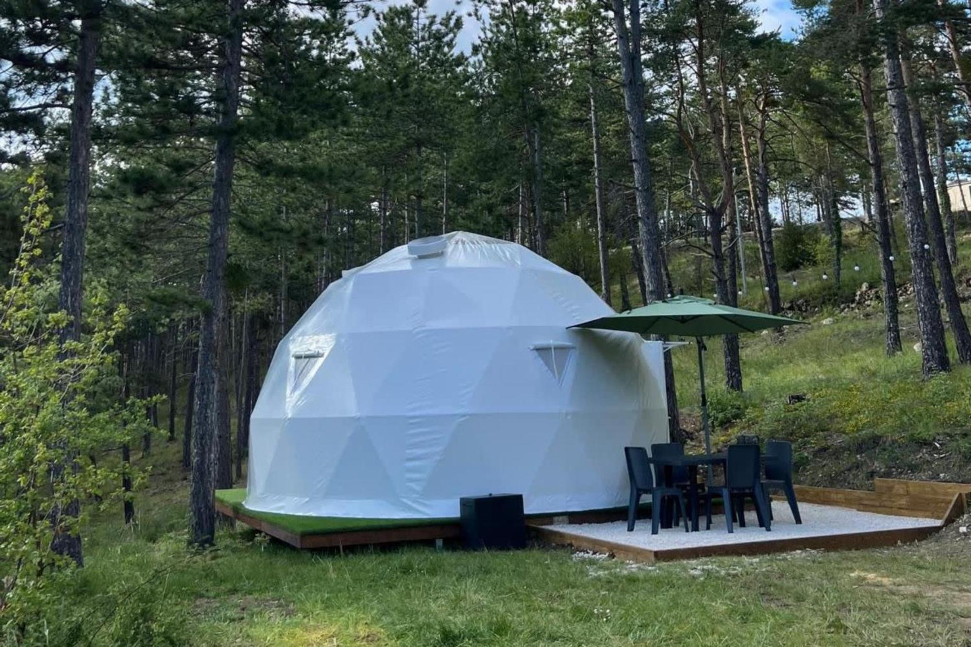 Camping Rcn Les Collines De Castellane Exterior foto