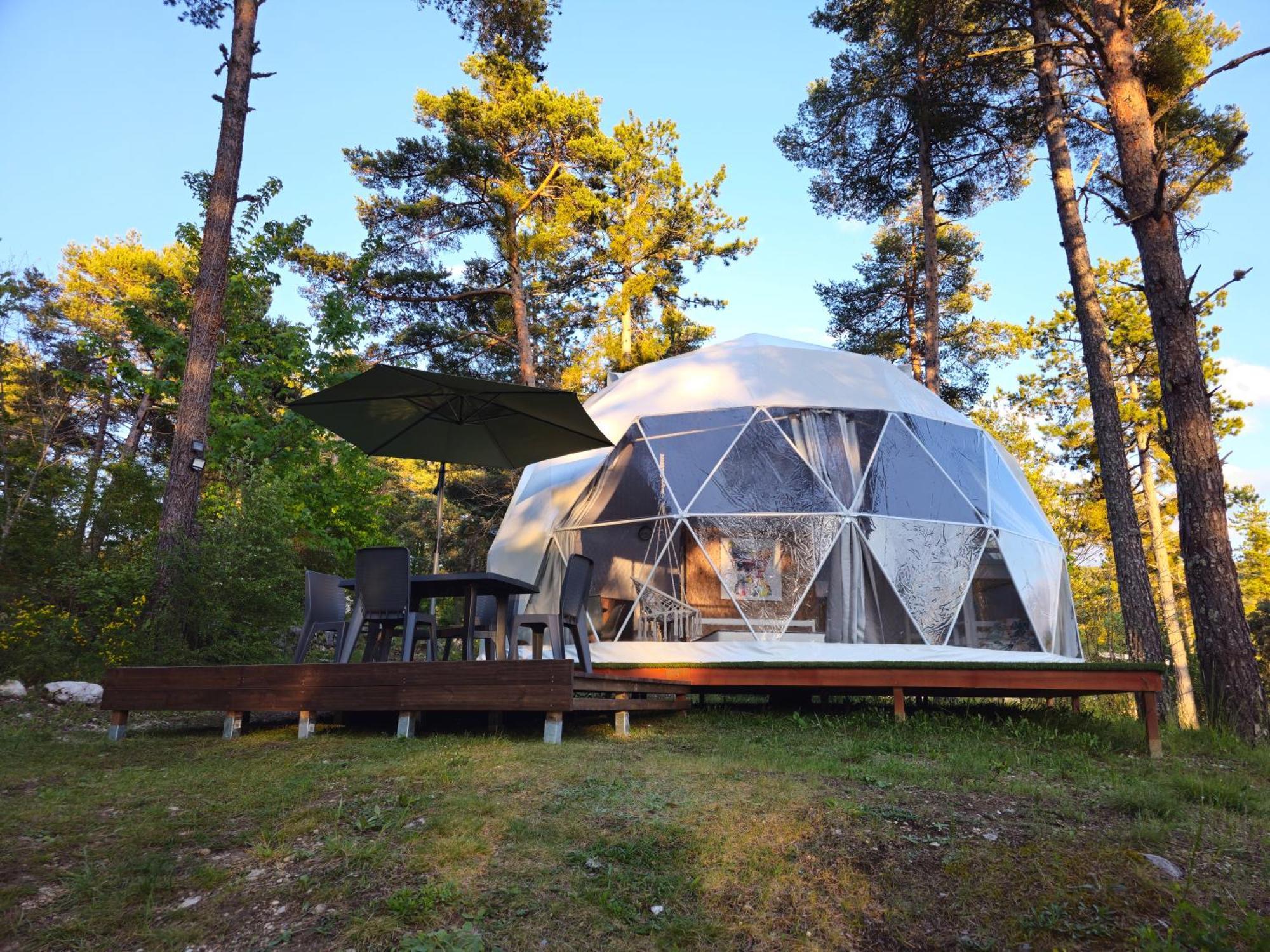 Camping Rcn Les Collines De Castellane Exterior foto